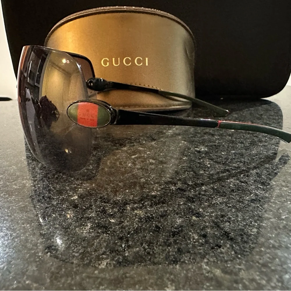 Gucci sunglasses - Picture 2 of 2